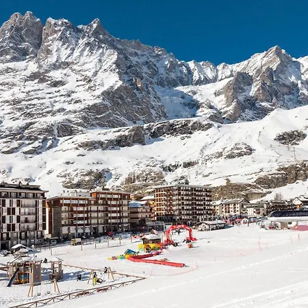 アパート Hellochalet - Croix Du Cervin - 150mt From Cretaz Chairlift, Living ブレウイル・チェルヴィナイア